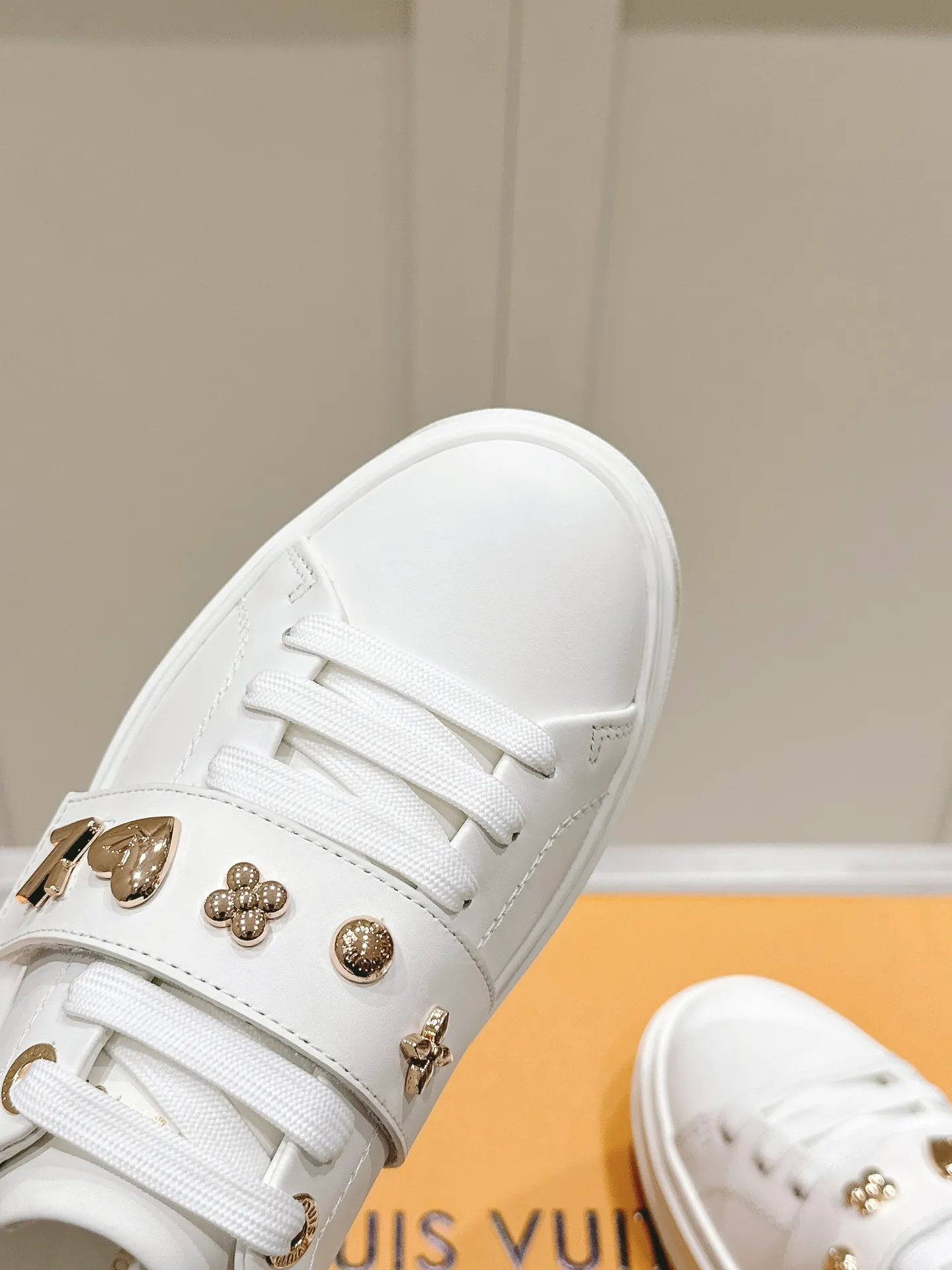 💕💕Factory direct selling price p640💕💕 LV Xiaolujia new white shoes, only women's model, evergreen style all year round, needless to say the quality of materials, small metal buckles with calfskin, the feeling of eternity at a glance❣️ Size: 35-40 (order 41)